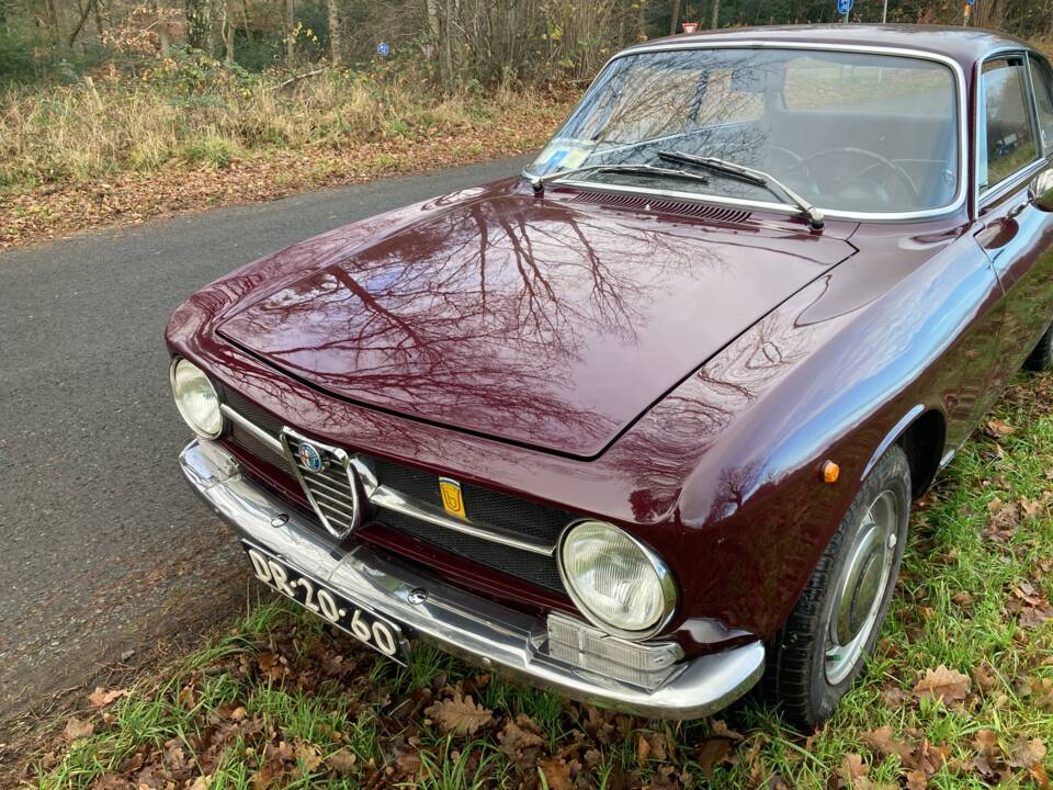 Image 6/15 of Alfa Romeo Giulia GT 1300 Junior (1971)