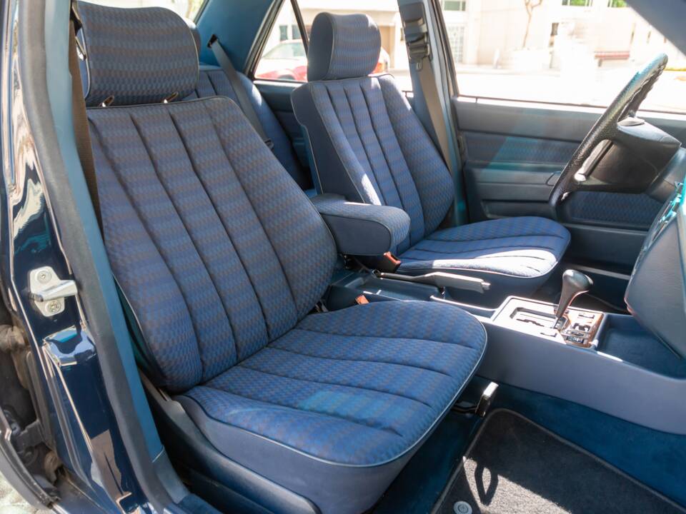 Imagen 53/69 de Mercedes-Benz 190 E (1988)