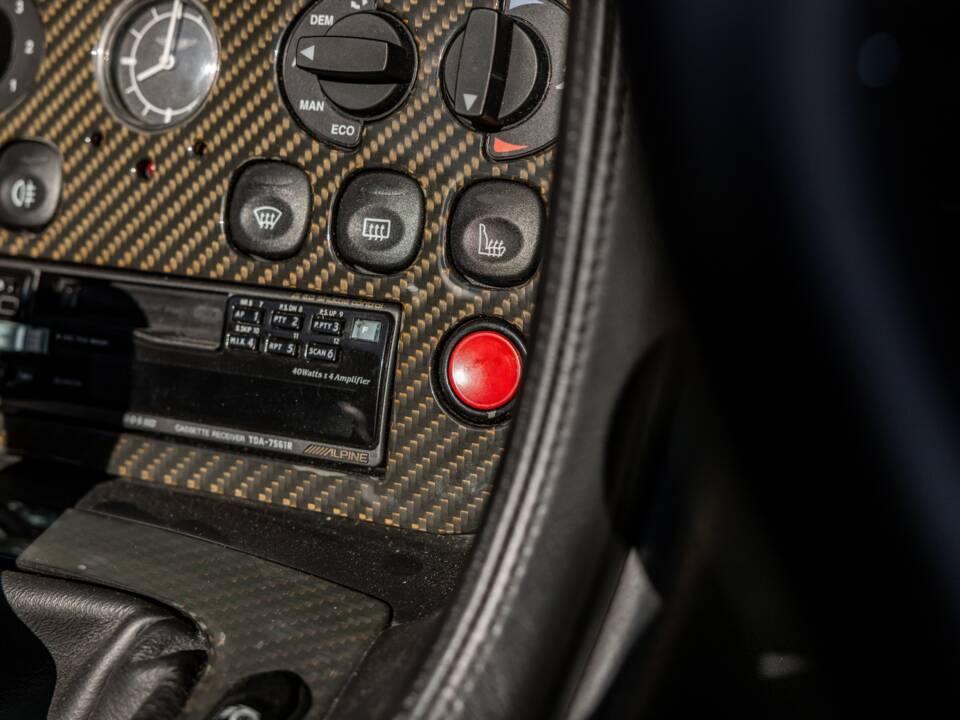 Bild 66/83 von Aston Martin DB 7 Vantage Volante (2001)