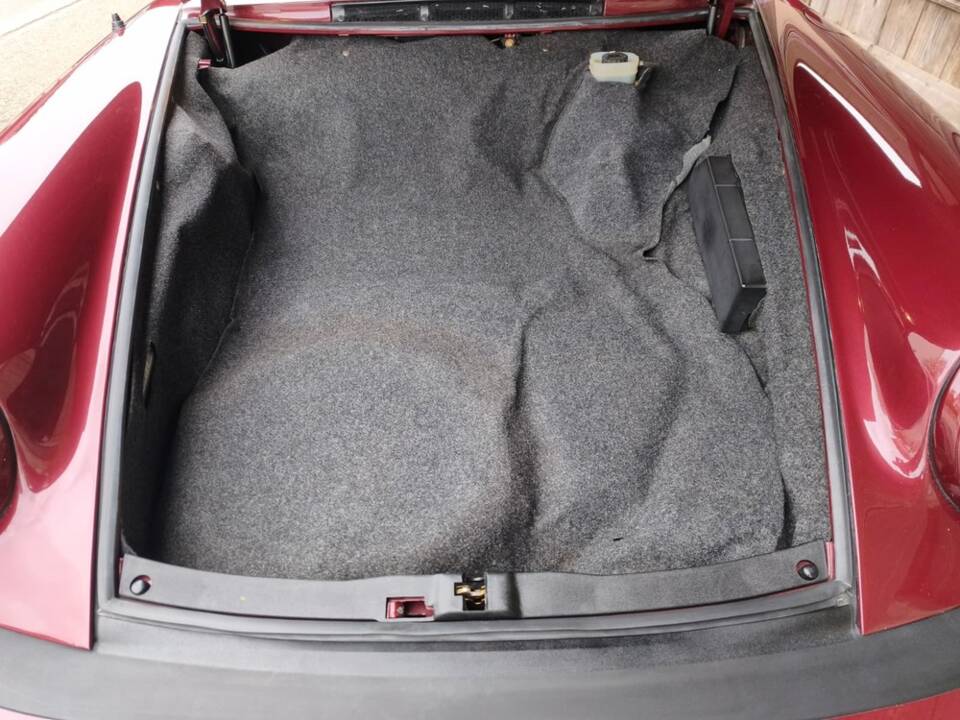Image 16/25 of Porsche 911 SC 3.0 (1983)
