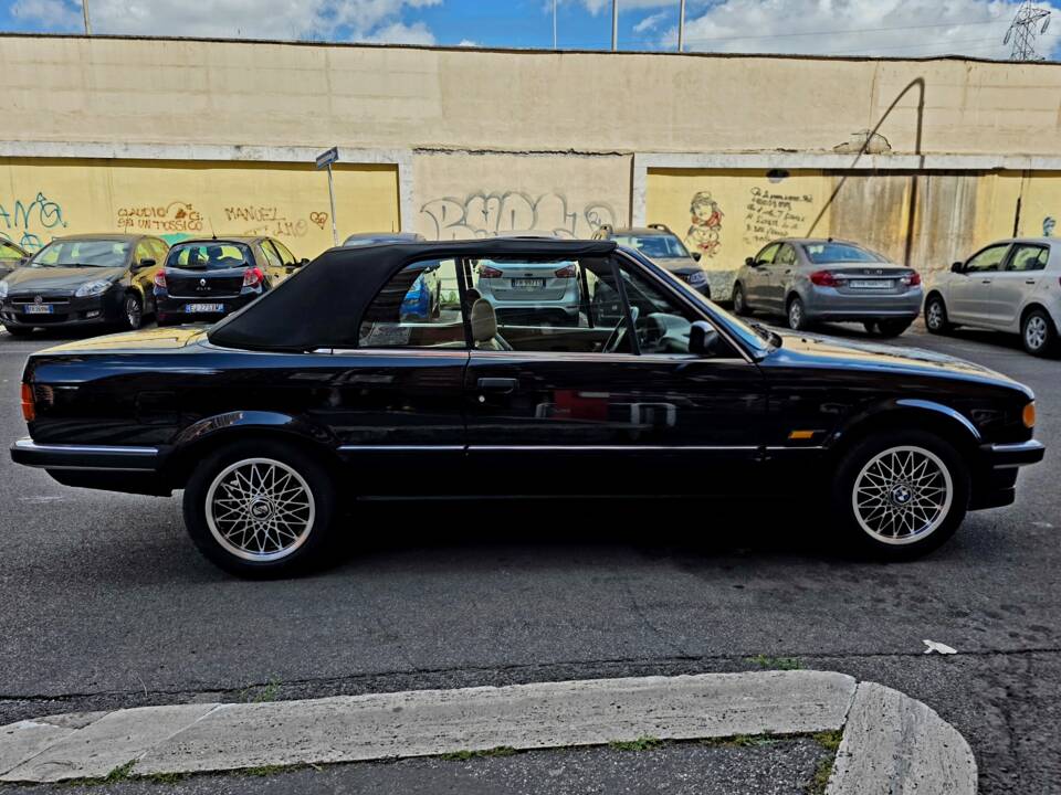 Bild 4/31 von BMW 320i (1988)