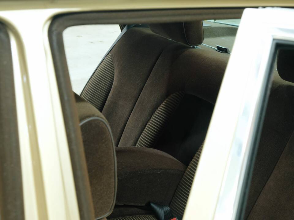 Bild 38/50 von Mercedes-Benz 280 SE (1980)