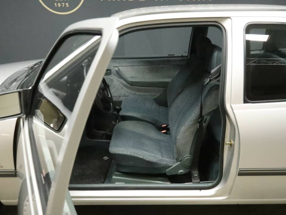 Afbeelding 19/50 van Opel Kadett 2,0i GSi (1988)
