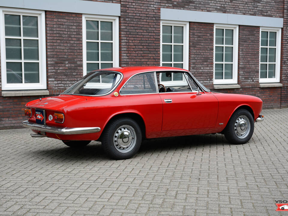 Imagen 4/13 de Alfa Romeo 1750 GT Veloce (1969)