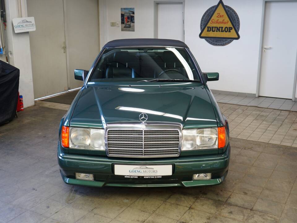 Image 4/38 of Mercedes-Benz 300 CE-24 (1992)