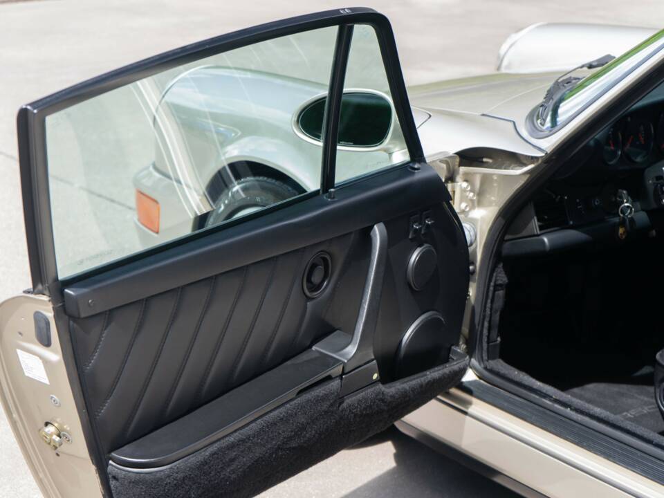 Bild 8/31 von Porsche 911 Carrera 4 (1990)