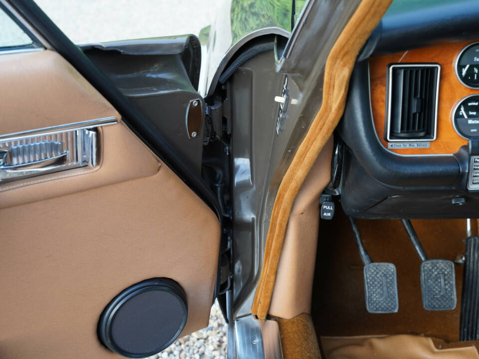 Bild 27/50 von Jaguar XJ 6 L 4.2 (1975)