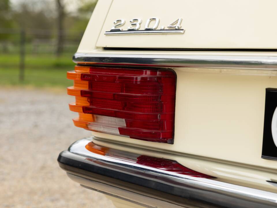Imagen 13/40 de Mercedes-Benz 230/4 (1976)