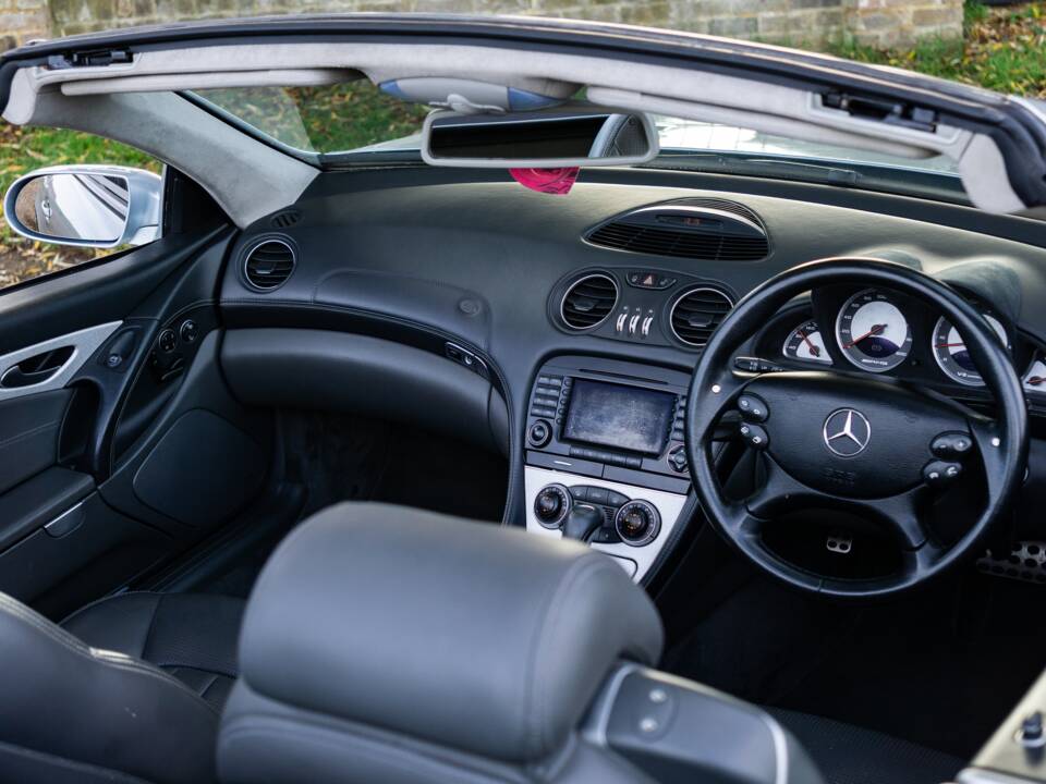 Image 4/45 of Mercedes-Benz SL 55 AMG (2004)
