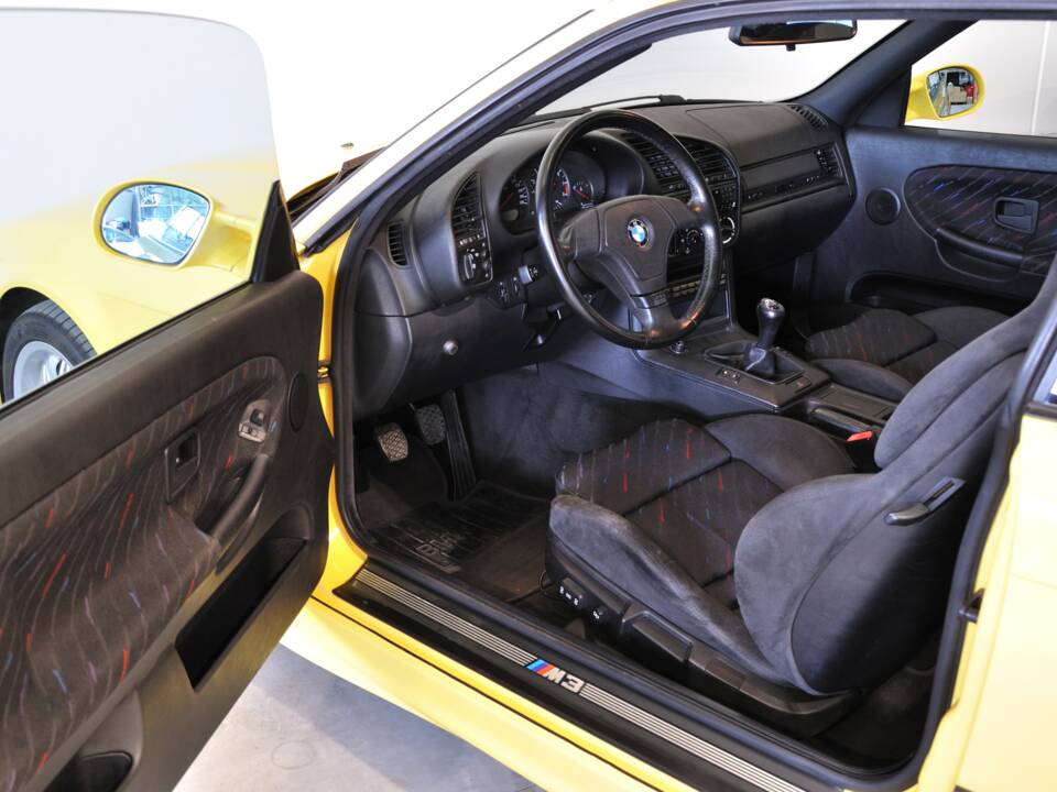 Image 17/31 of BMW M3 (1994)