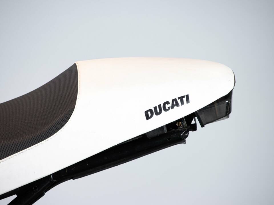 Image 26/50 of Ducati DUMMY (1998)