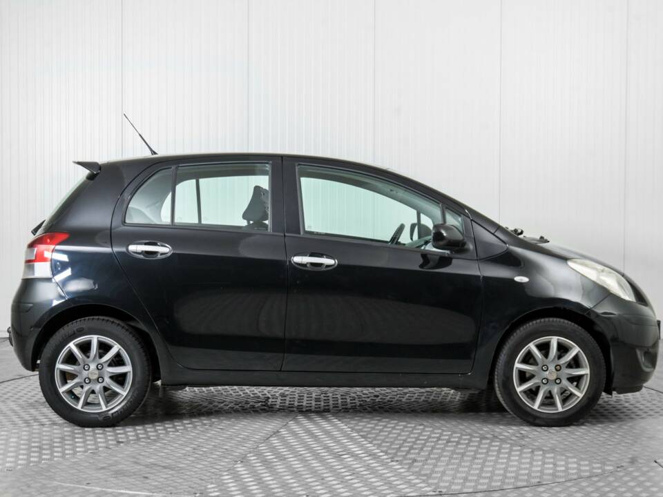 Bild 10/50 von Toyota Yaris 1.33 VVT-i (2011)