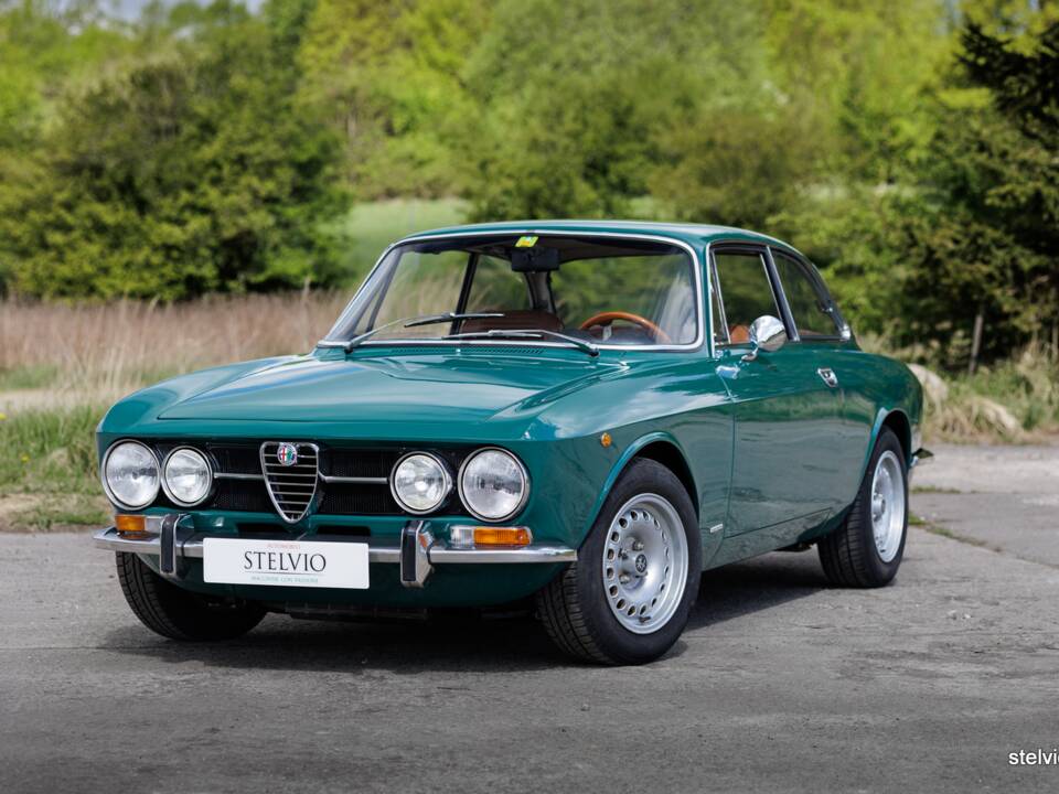 Bild 1/39 von Alfa Romeo 1750 GT Veloce (1971)
