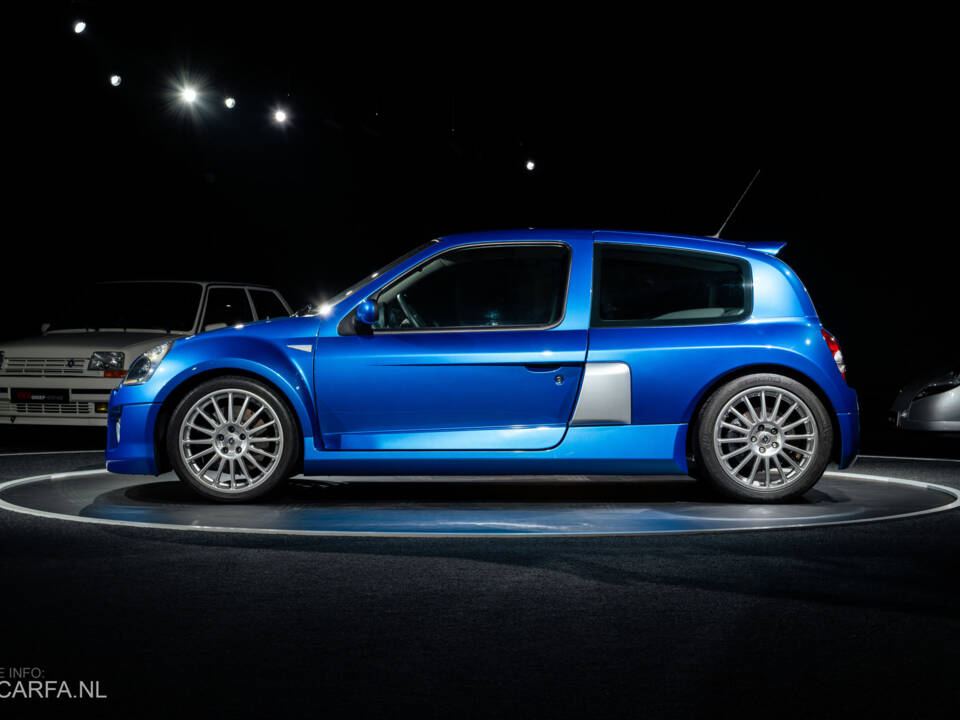Image 3/15 of Renault Clio II V6 (2003)