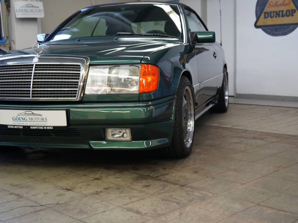 Image 6/38 of Mercedes-Benz 300 CE-24 (1992)