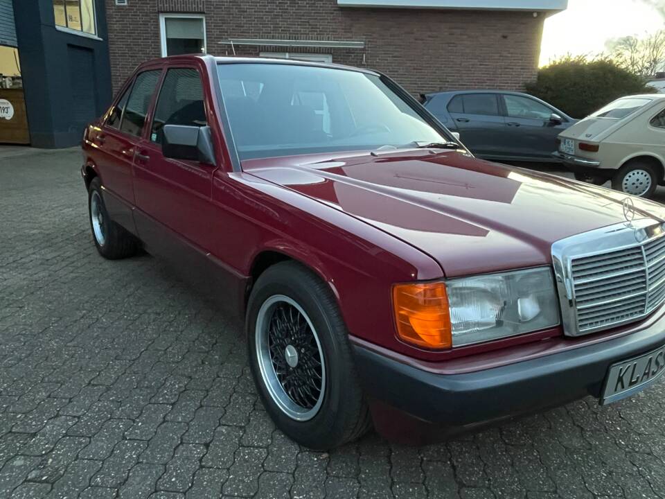 Image 8/13 of Mercedes-Benz 190 E 1.8 (1990)