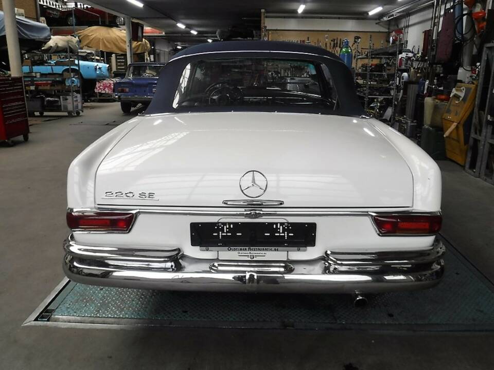 Bild 6/50 von Mercedes-Benz 220 SE b (1963)