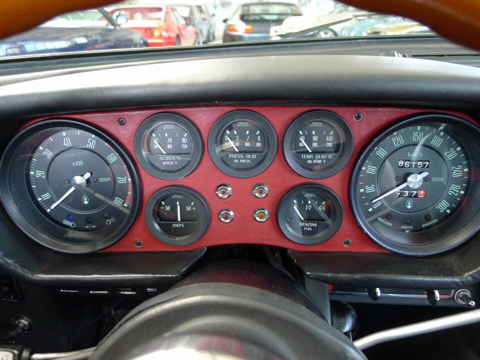 Image 5/38 of Maserati Indy 4700 (1970)