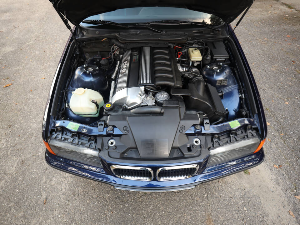 Image 23/67 of ALPINA B3 3.0 (1994)