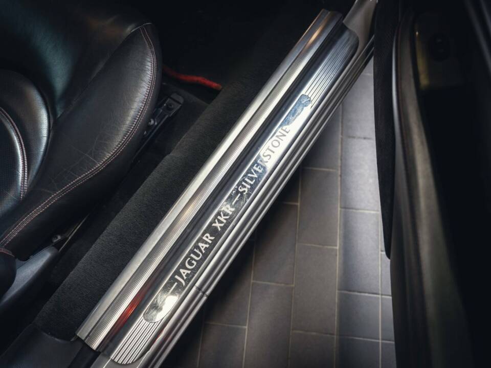 Image 12/15 of Jaguar XKR "Silverstone" (2000)
