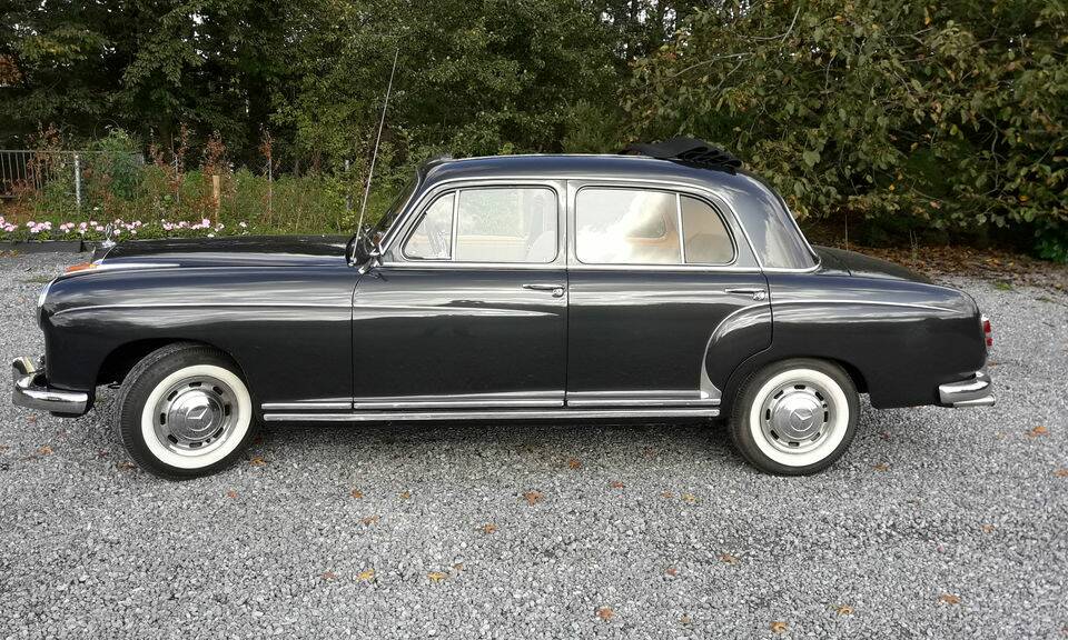Image 5/8 of Mercedes-Benz 220 S (1959)