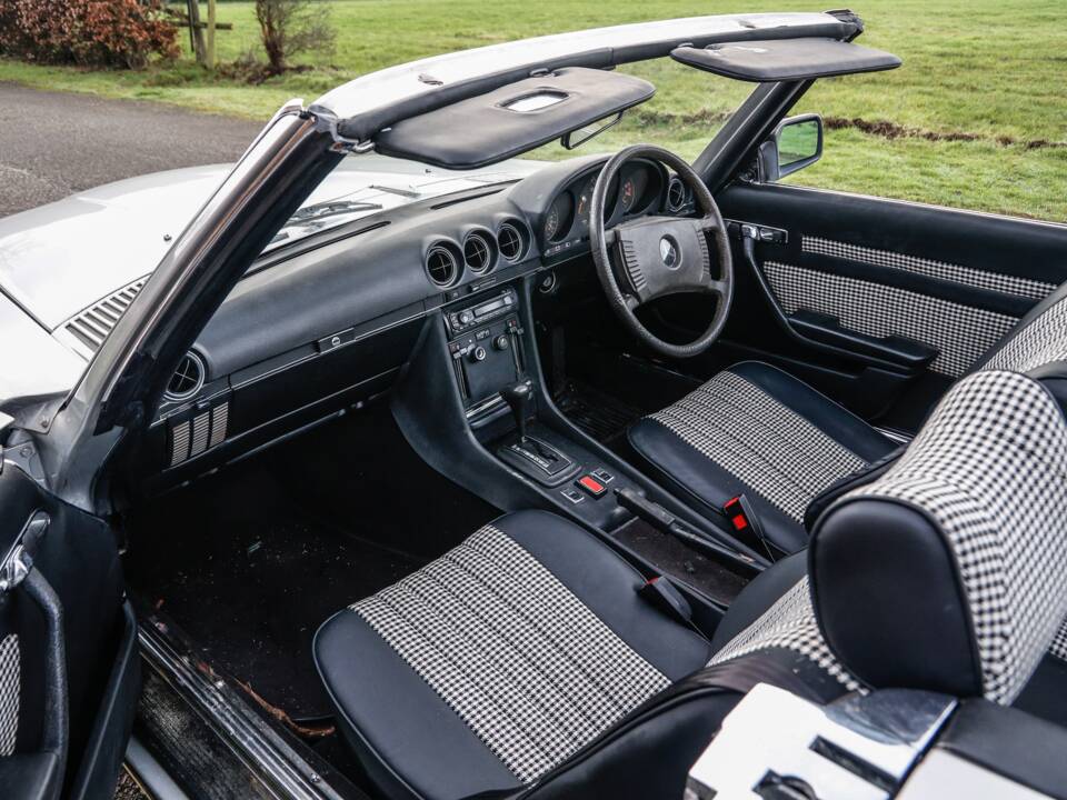 Image 31/40 of Mercedes-Benz 450 SL (1977)