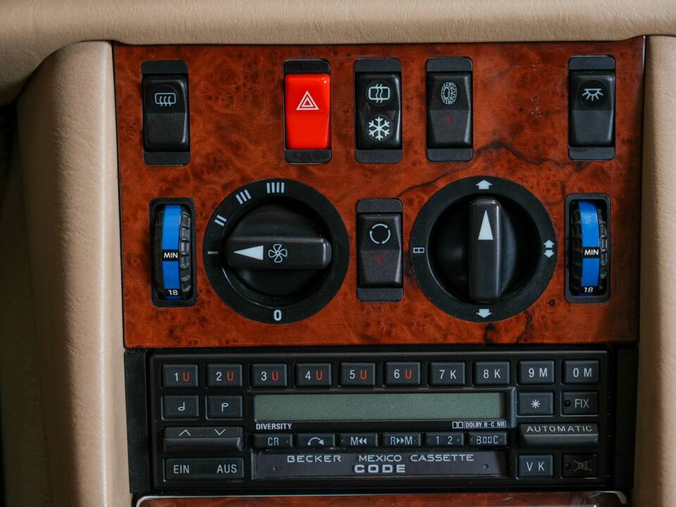 Image 19/41 of Mercedes-Benz 560 SEC (1990)