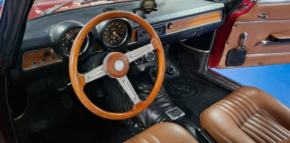 Immagine 21/37 di Alfa Romeo Giulia 1300 GT Junior (1974)