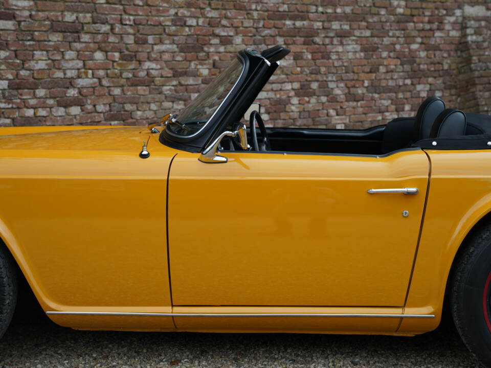 Immagine 22/50 di Triumph TR 6 (1971)
