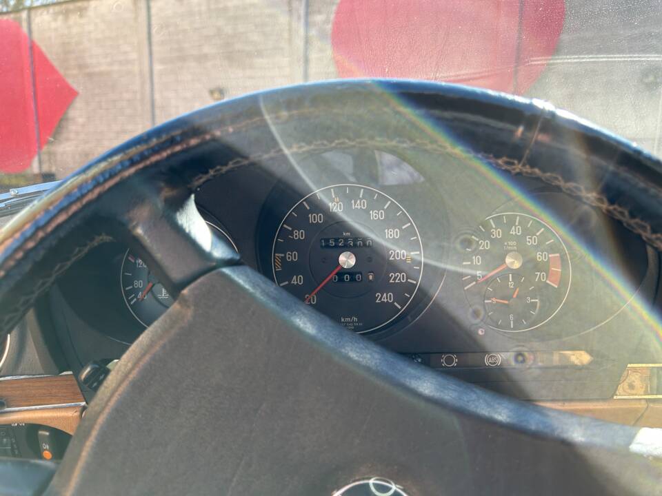 Image 25/51 of Mercedes-Benz 380 SL (1983)