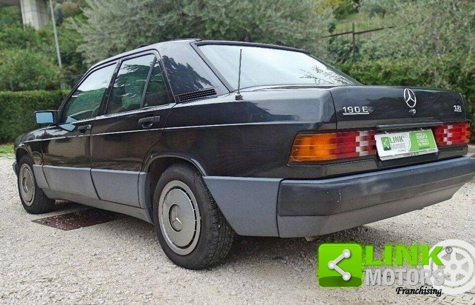 Image 4/9 de Mercedes-Benz 190 E 1.8 (1990)