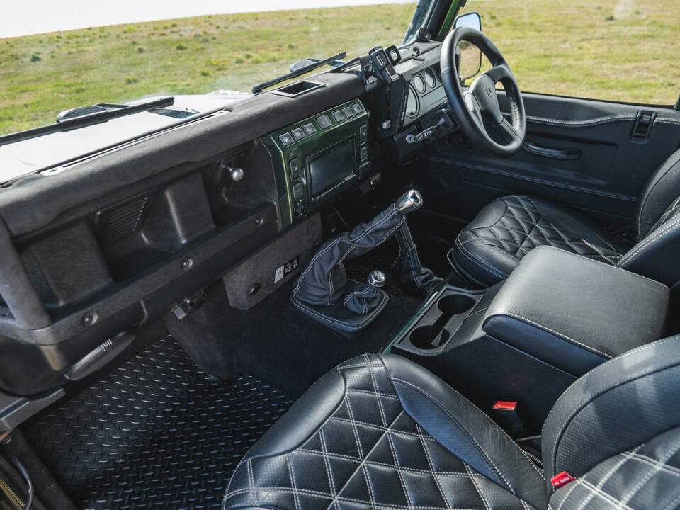 Immagine 42/50 di Land Rover Defender 110 (2005)