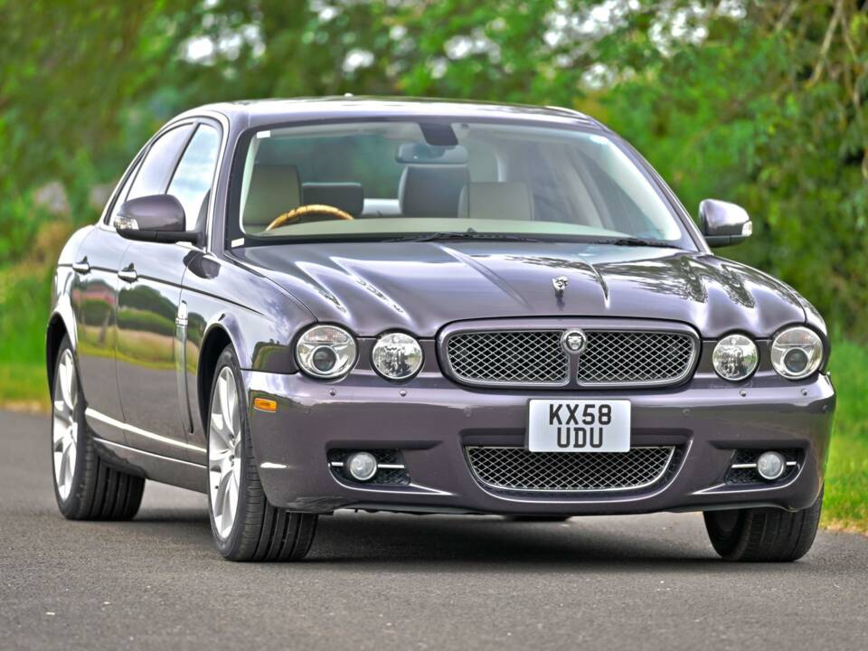 Image 5/50 de Jaguar XJ 8 4.2 (2009)