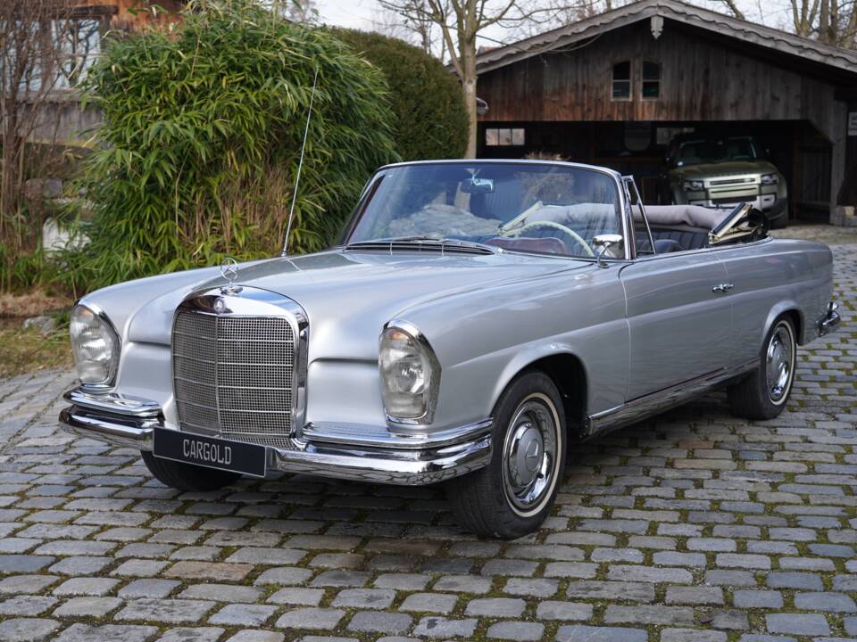 Image 1/13 of Mercedes-Benz 220 SE b (1962)
