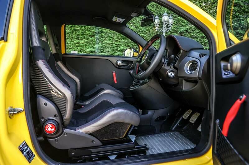 Immagine 40/41 di Abarth 695 Biposto (2006)