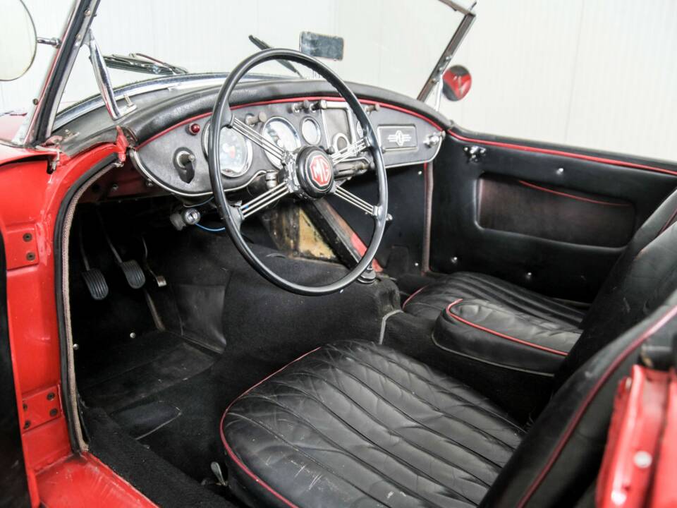 Image 11/50 of MG MGA 1600 (1900)