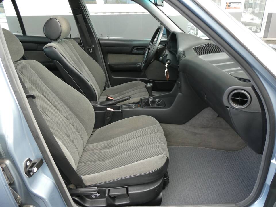 Image 13/16 of BMW 525i (1990)