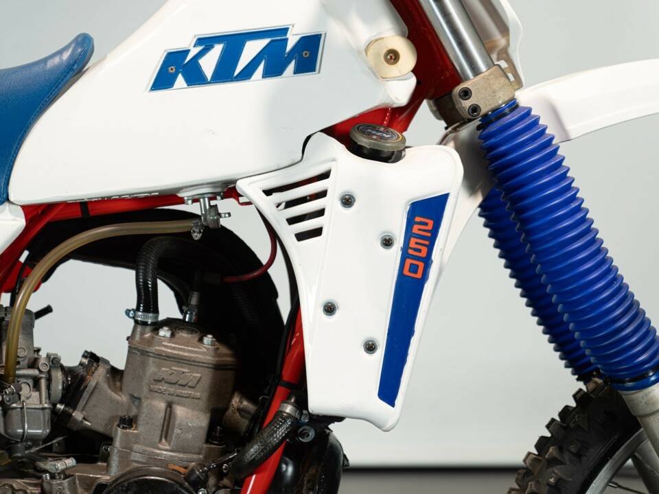 Imagen 33/50 de KTM DUMMY (1984)