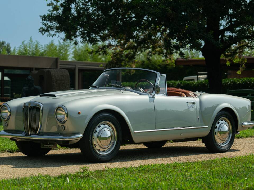 Image 1/50 of Lancia Aurelia B24 Convertible (1958)