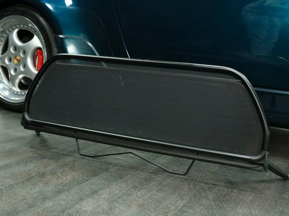 Image 29/30 of Porsche 911 Carrera 2 (WTL) (1993)