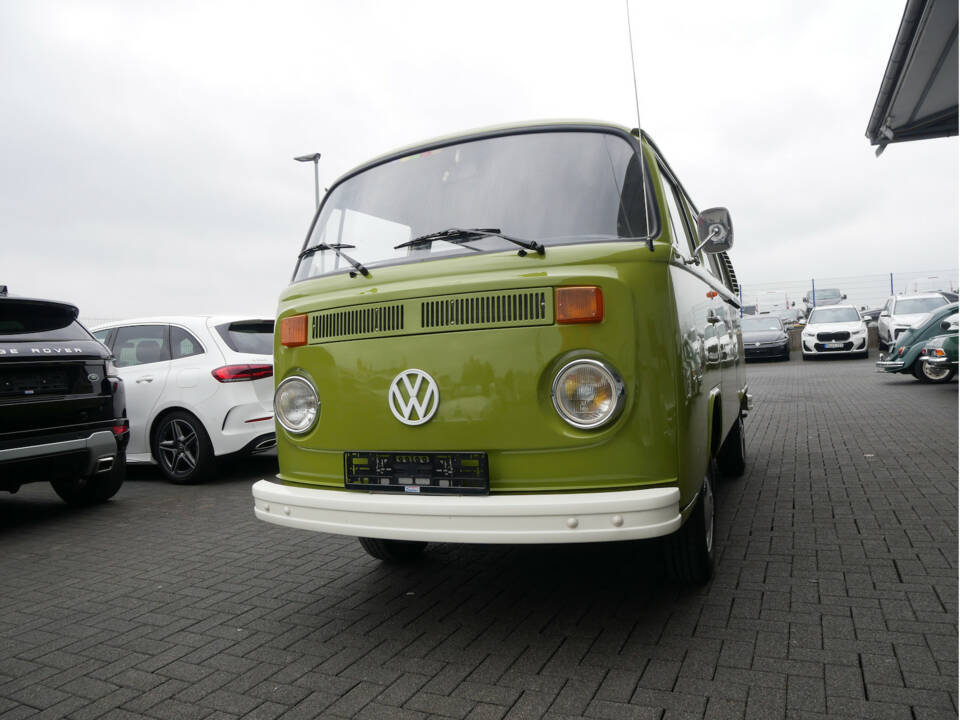 Immagine 3/21 di Volkswagen T2b Deluxe (1975)