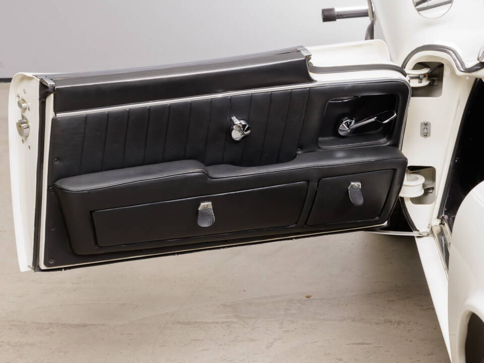 Image 27/45 of BMW 507 (1959)