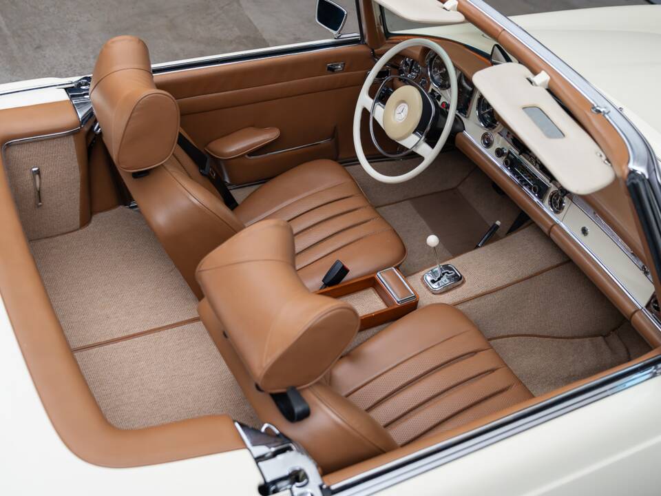 Image 26/41 of Mercedes-Benz 280 SL (1969)