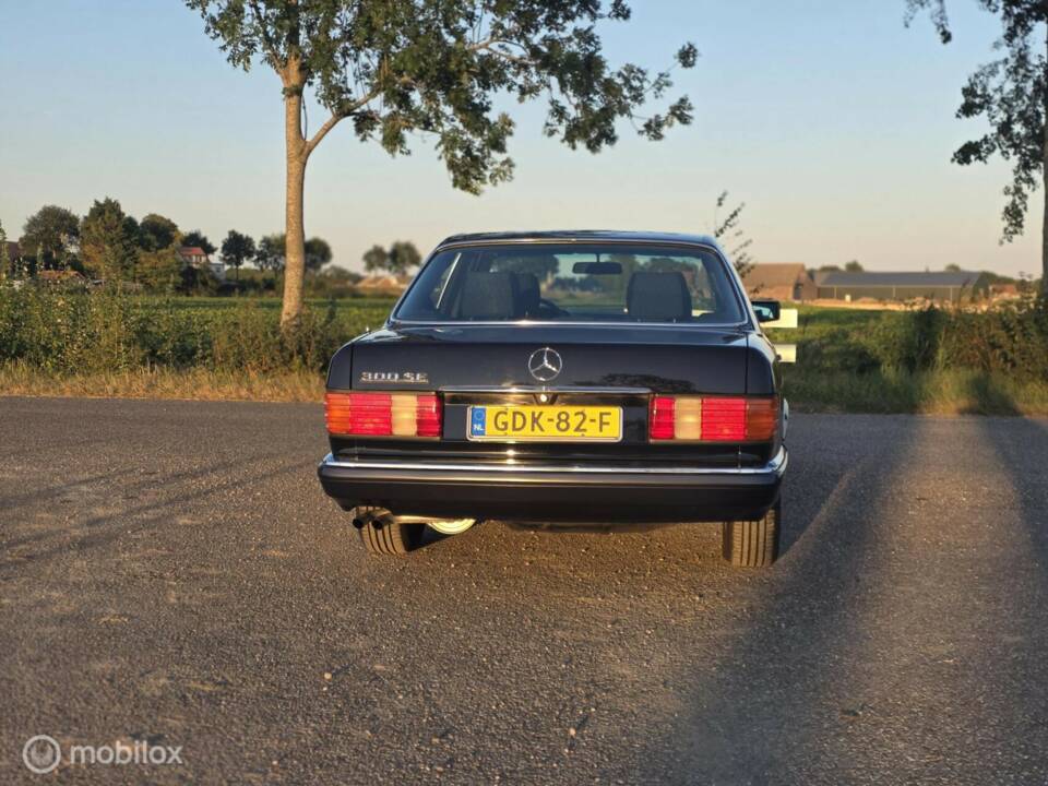 Image 13/50 de Mercedes-Benz 300 SE (1989)