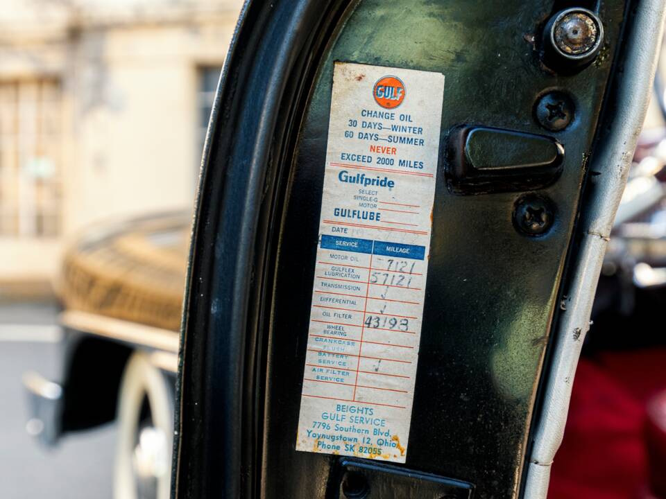 Bild 27/35 von Chevrolet Deluxe Styleline (1951)