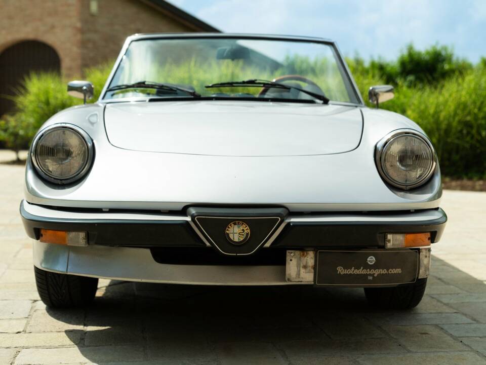 Image 18/50 of Alfa Romeo 2.0 Spider (1985)