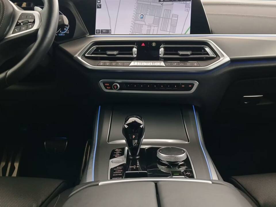 Image 7/9 of BMW X5 xDrive45e (2022)