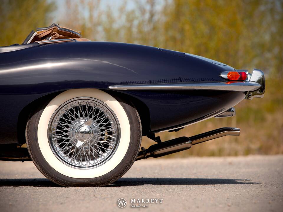 Image 32/80 de Jaguar Type E 4.2 (1966)