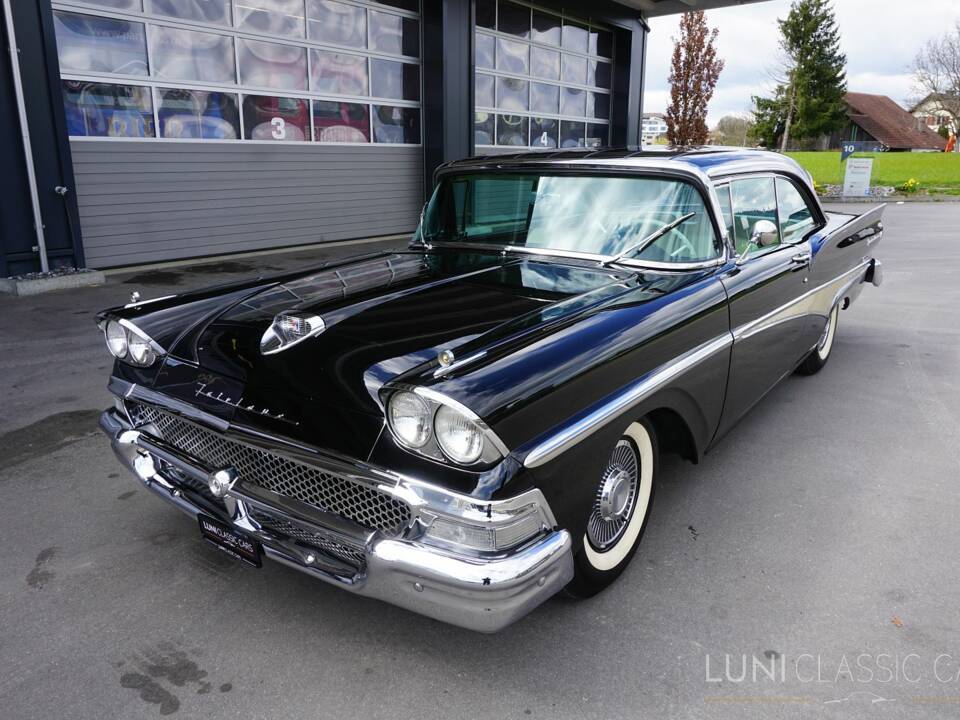 Image 14/77 of Ford Fairlane 500 Club Victoria (1958)