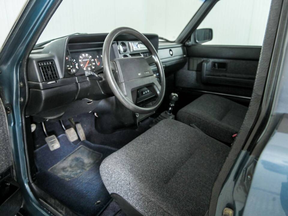 Immagine 11/50 di Volvo 240 GL (1990)